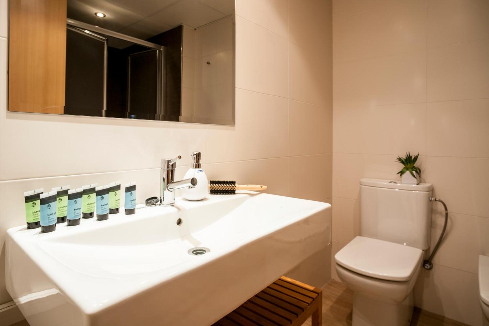 Feelathome Mozart Apartments Barcelona Exterior foto